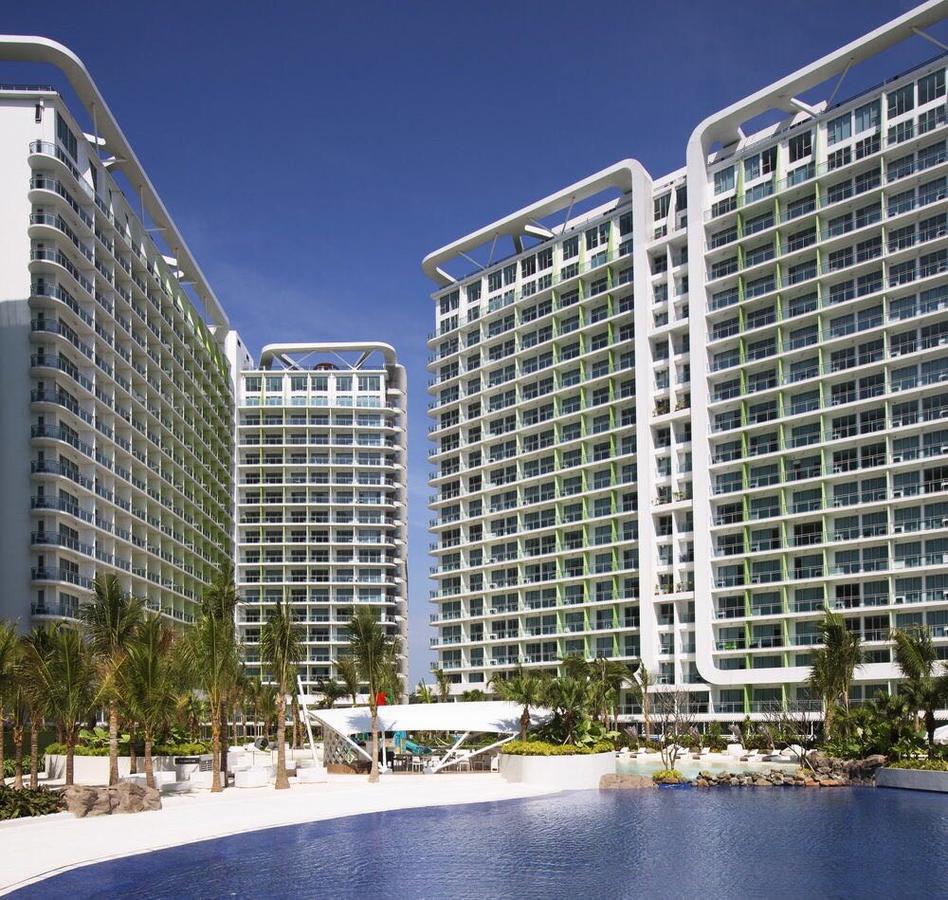 Azure Urban Beach Resort Manila By Radlett Exterior foto
