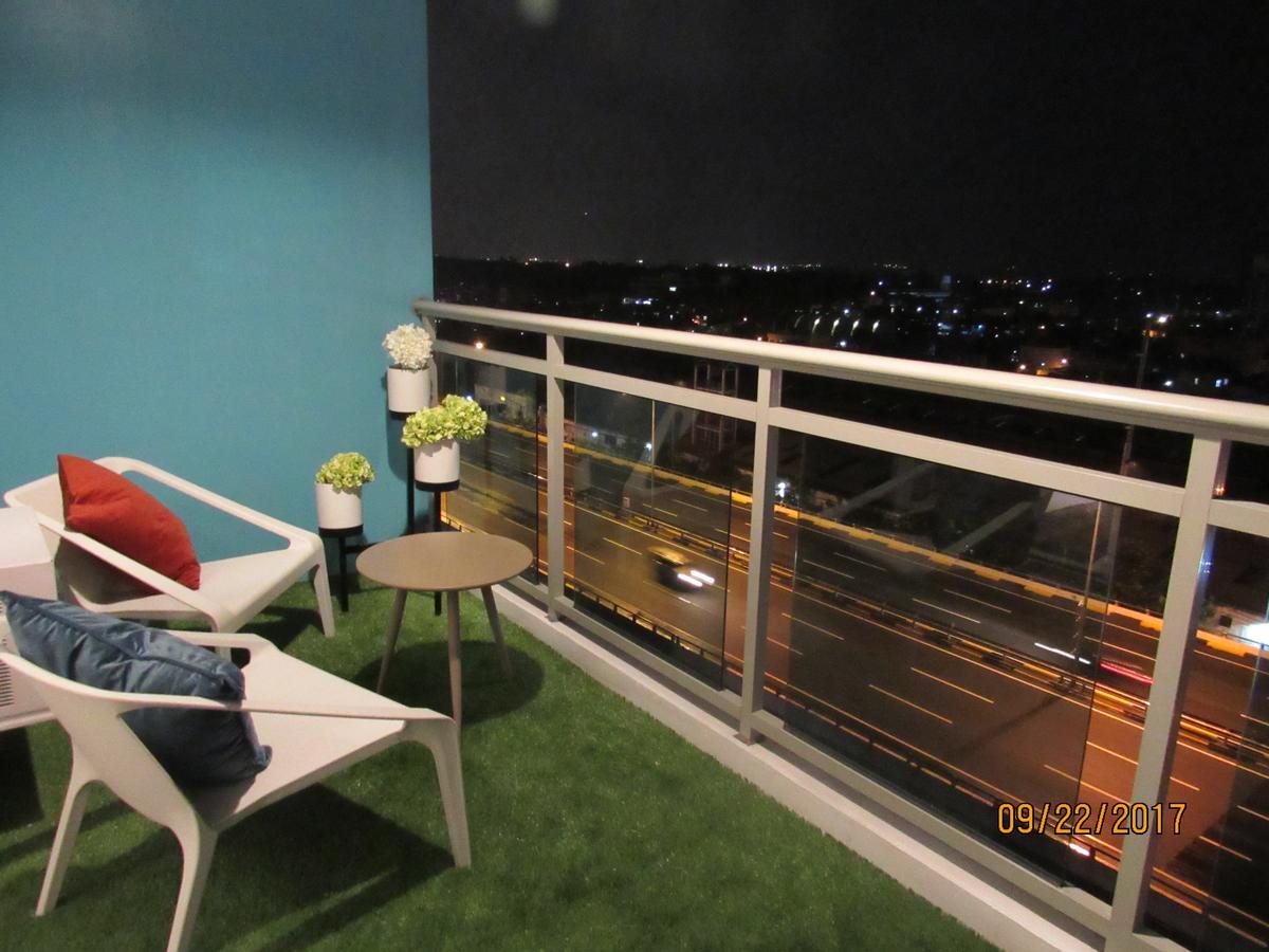 Azure Urban Beach Resort Manila By Radlett Exterior foto