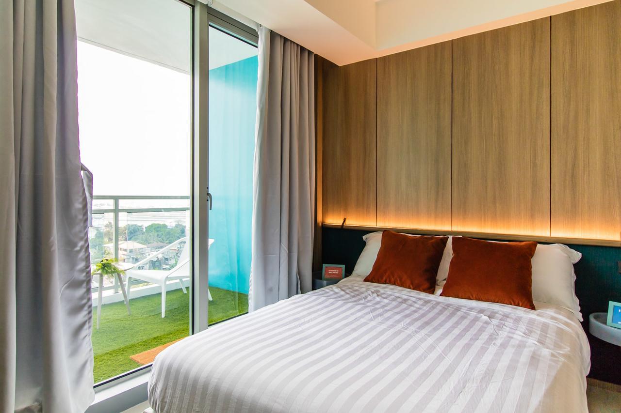 Azure Urban Beach Resort Manila By Radlett Exterior foto