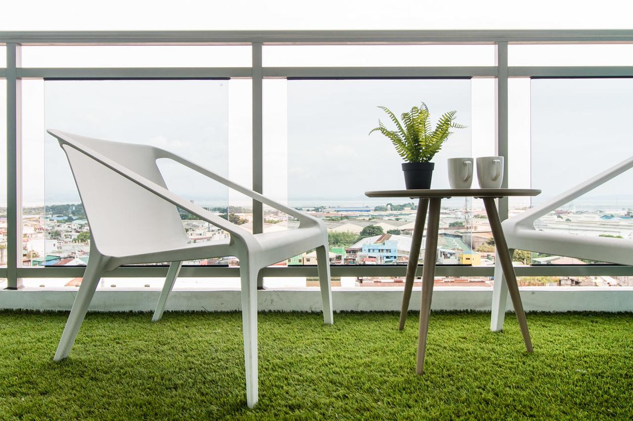 Azure Urban Beach Resort Manila By Radlett Exterior foto